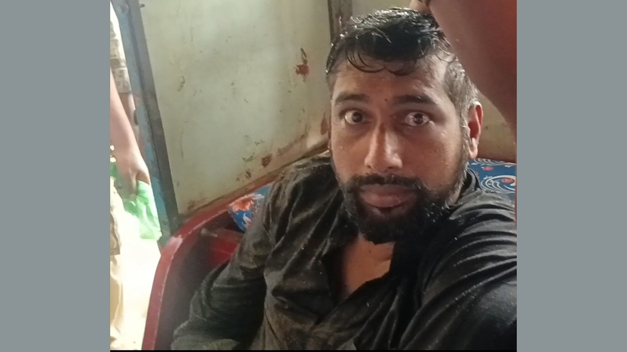 বিয়ের খবর শুনে ‘প্রেমিকাকে’ ছুরিকাঘাত করলেন ছাত্রলীগ নেতা!