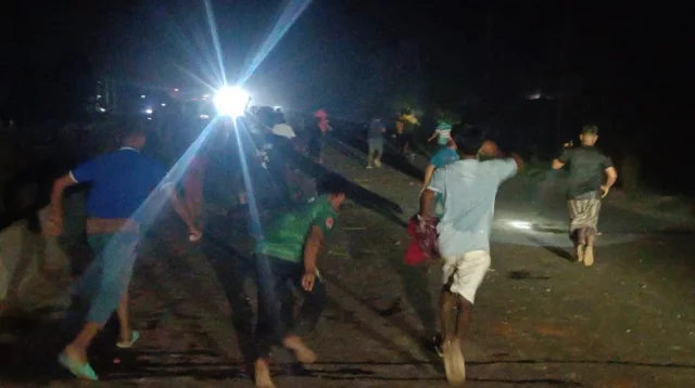 ব্রাহ্মণবাড়িয়ায় টর্চলাইট জ্বালিয়ে দুই পক্ষের সংঘর্ষ, পুলিশসহ আহত অর্ধশতাধিক