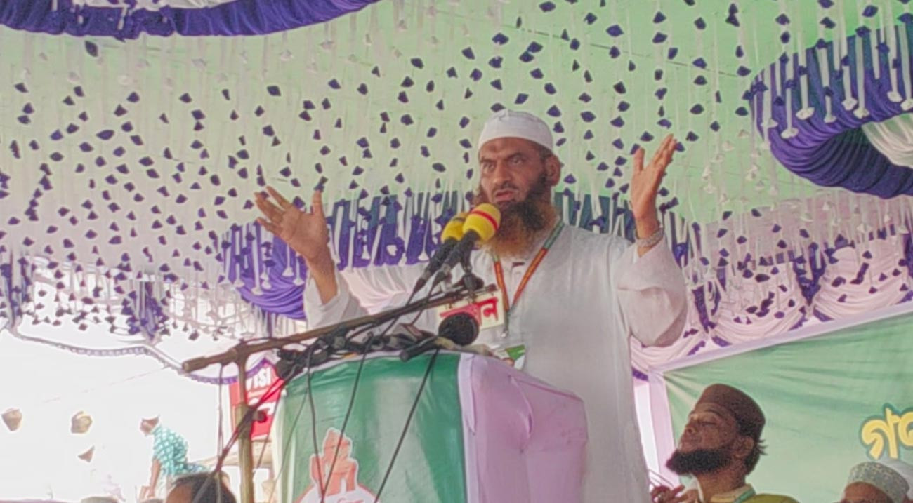 ফ্যামিলি কার্ড দিয়ে ভোটাধিকার নিয়ে খেলবেন না: সরকারকে মামুনুল হক