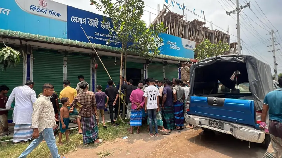 রায়পুরায় ব্যবসাপ্রতিষ্ঠানে ঢুকে ব্যবসায়ীকে গলা কেটে ও কুপিয়ে হত্যা