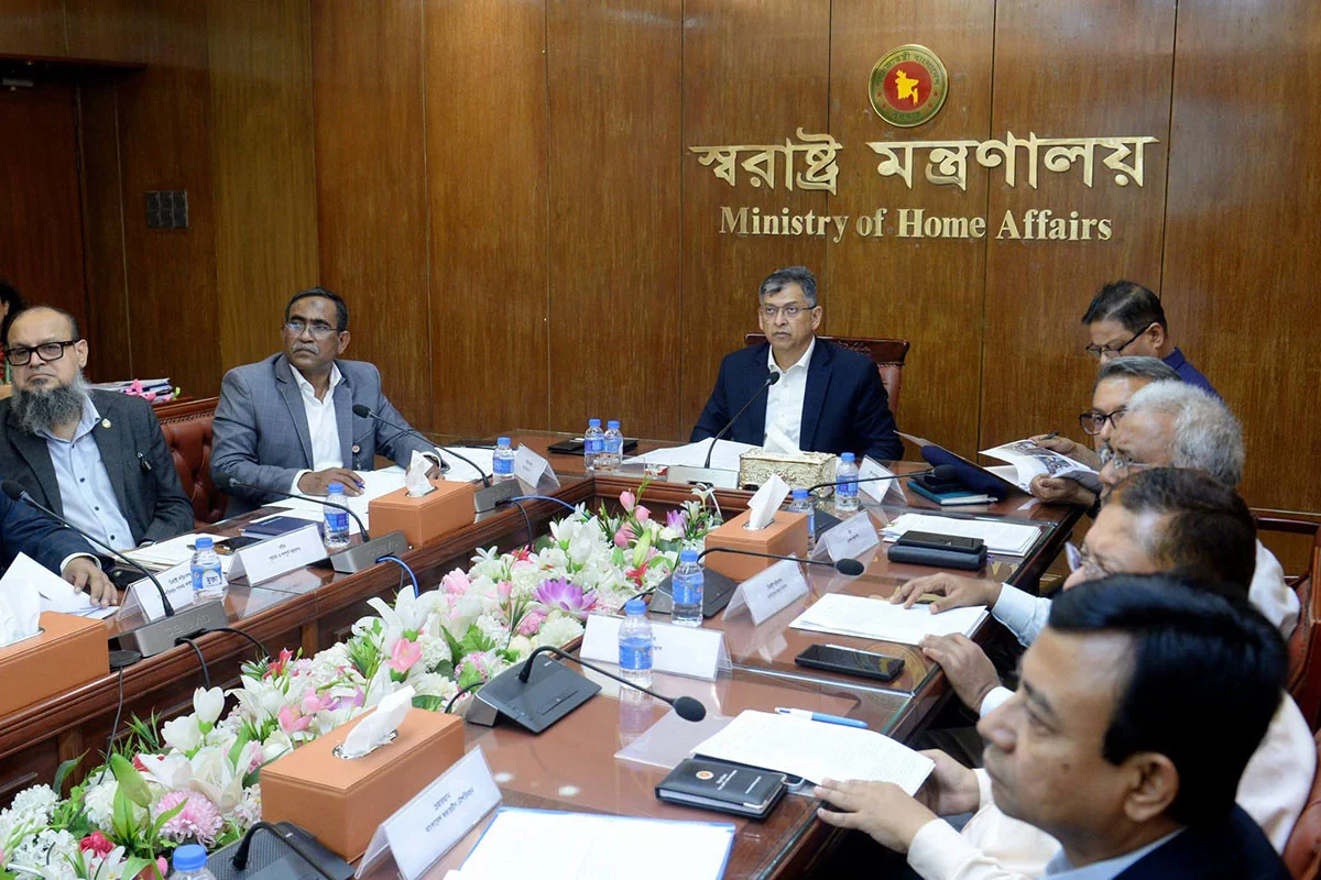 অটোরিকশার দৌরাত্ম্য বন্ধে অবৈধ বিদ্যুৎ চার্জিং পয়েন্টে অভিযান চালানো হচ্ছে: স্বরাষ্ট্রমন্ত্রী