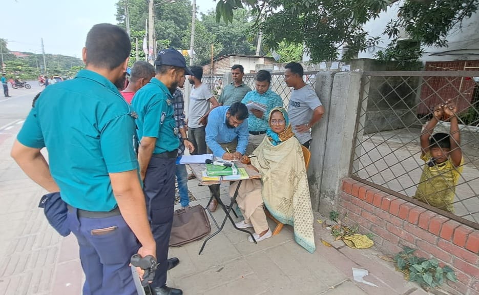 কালো ধোঁয়া ও নিষিদ্ধ পলিথিন বন্ধে পরিবেশ মন্ত্রণালয়ের অভিযান