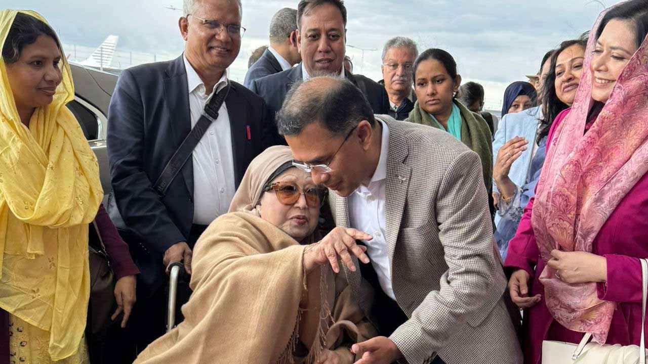 হিথ্রো বিমানবন্দরে খালেদা জিয়া, দেশে রওয়ানা দেওয়ার অপেক্ষায়