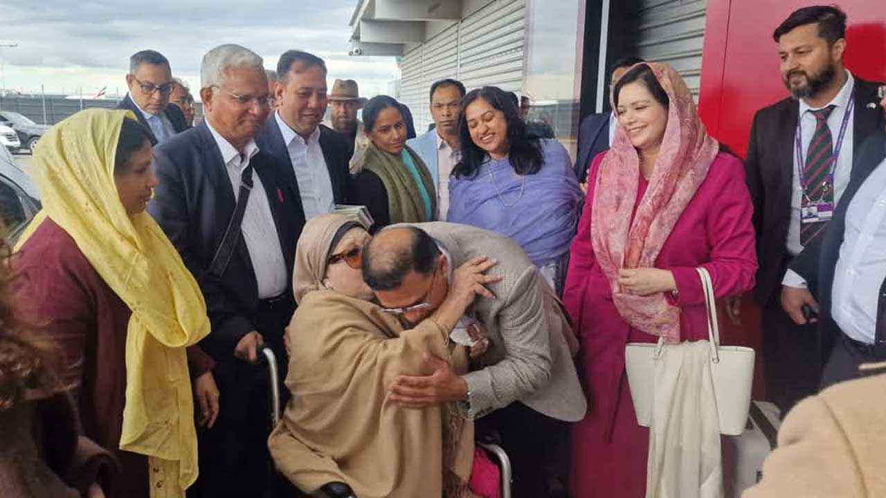 চার মাস পর লন্ডন থেকে দেশের পথে খালেদা জিয়া