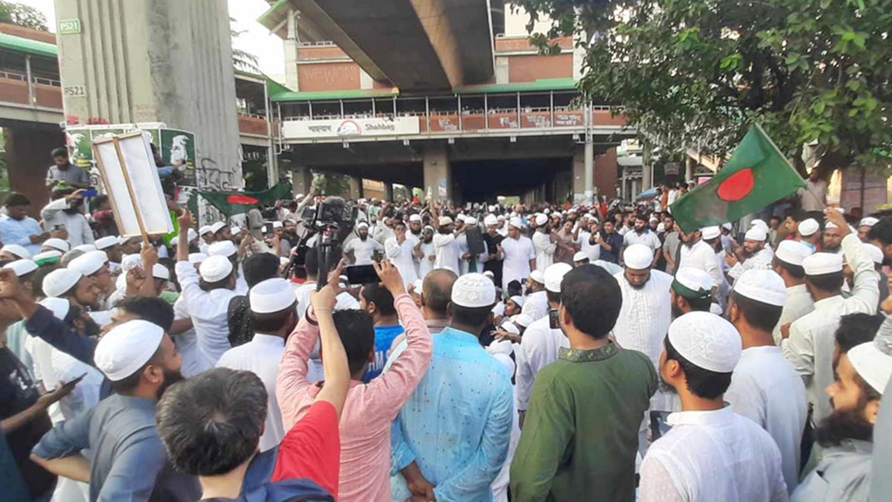 আ. লীগ নিষিদ্ধের দাবিতে শাহবাগে অবস্থান নিতে শুরু করেছেন ছাত্র-জনতা