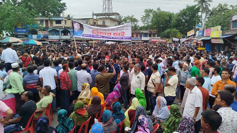 খুলনায় বিএনপির নেতাকর্মীদের থানা ঘেরাও