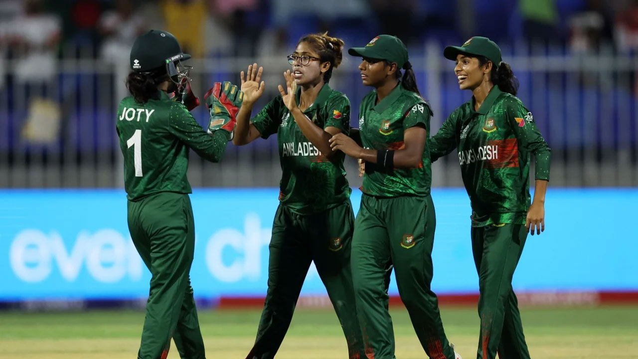 ইংল্যান্ডকে হারাতে বাঘিনীদের প্রয়োজন ১১৯ রান