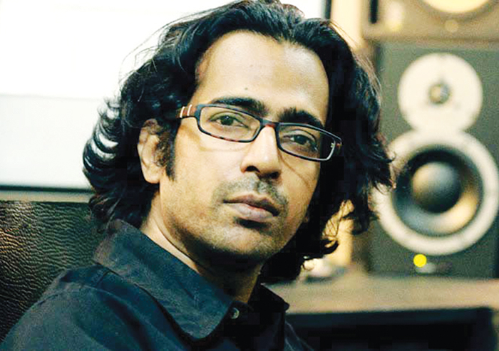 বাসায় অগ্নিকাণ্ডে স্ত্রী-সন্তান নিয়ে রক্ষা পেলেন বাপ্পা মজুমদার