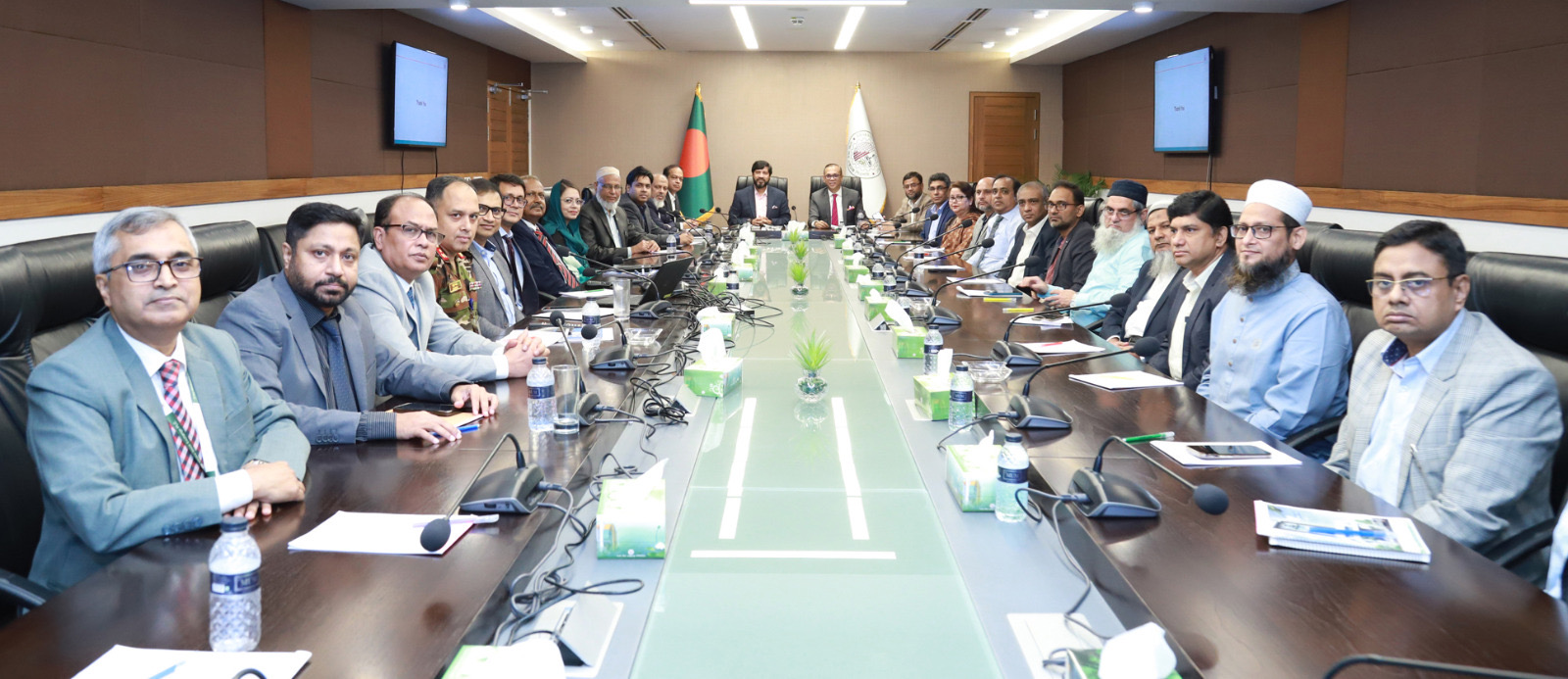 ডিএসইর পরিচালনা পর্ষদের সাথে বিএসইসির চেয়ারম্যান ও কমিশনারবৃন্দের বৈঠক