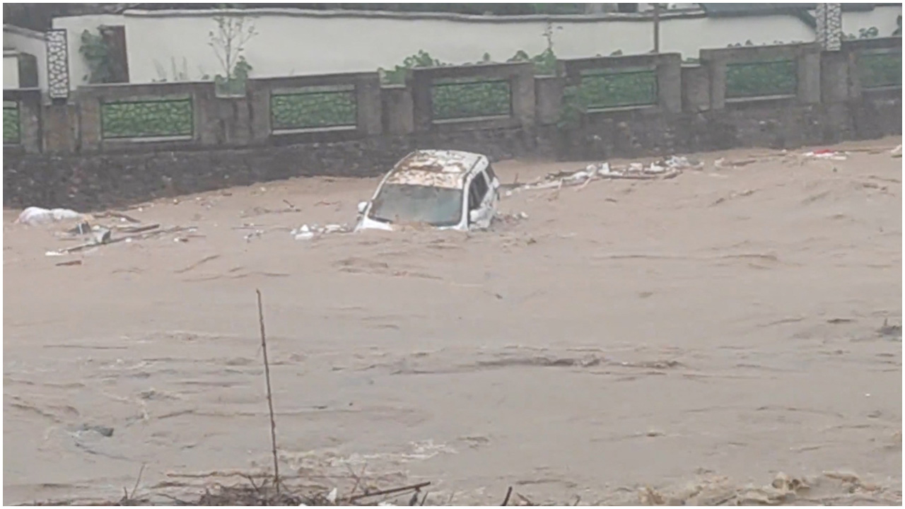 চীনে প্রবল বর্ষণে ভূমিধস, নিহত ৪