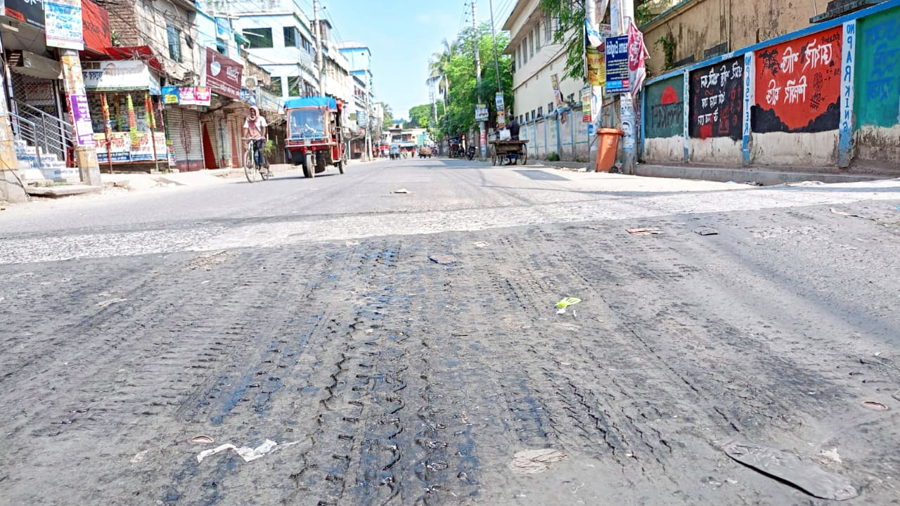 চুয়াডাঙ্গায় তাপমাত্রা ছাড়াল ৪১ ডিগ্রি, গলে যাচ্ছে রাস্তার পিচ