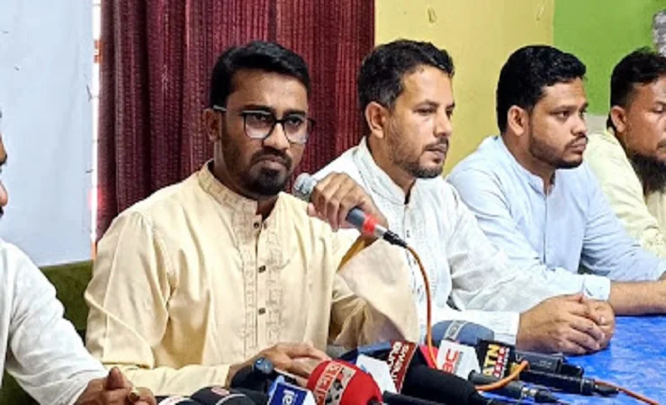 উপদেষ্টা আসিফ মাহমুদের ‘দুর্নীতি’ বিরুদ্ধে তদন্তের দাবি রাশেদ খানের