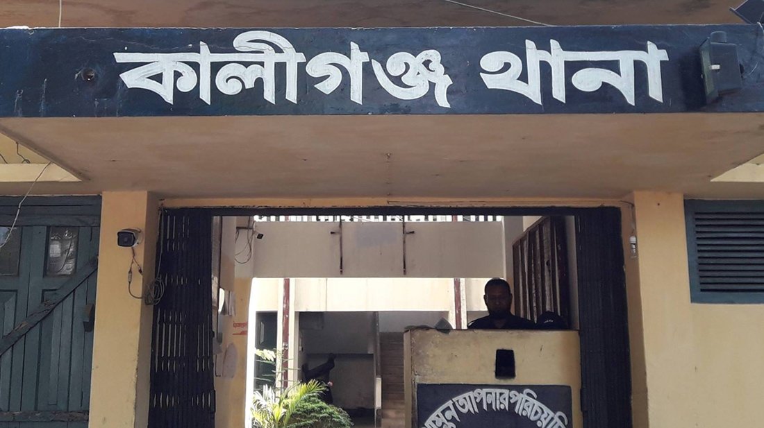 ঝিনাইদহে সেনাসদস্যের বাড়িতে ভাঙচুর-লুটপাটের ঘটনায় মামলা