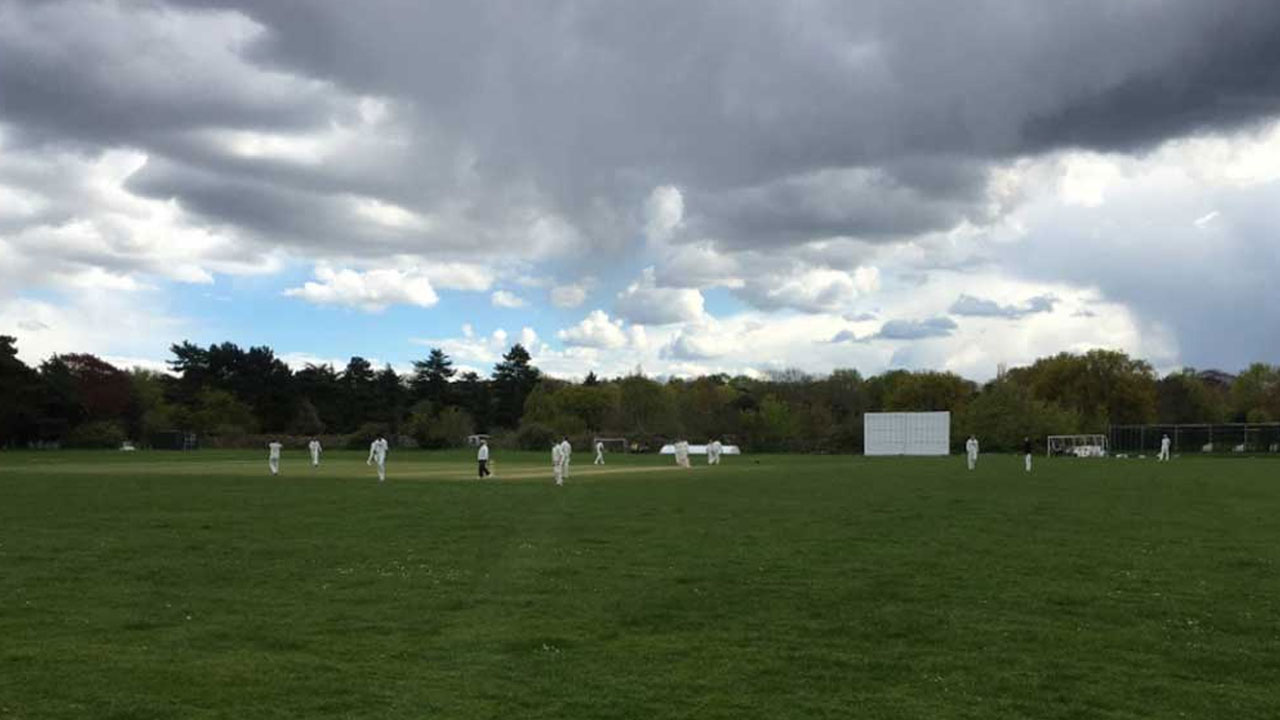 ৪২৬ রানের লক্ষ্য তাড়ায় ২ রানে অলআউট