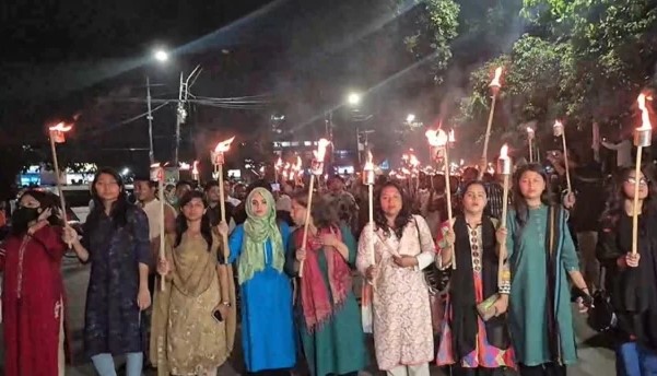সাম্য হত্যার বিচারের দাবিতে ঢাবি ছাত্রদলের মশাল মিছিল