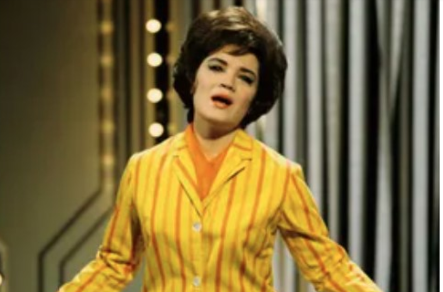 টিকটক চেনেন না গায়িকা কিন্তু ভাইরাল তাঁর গান