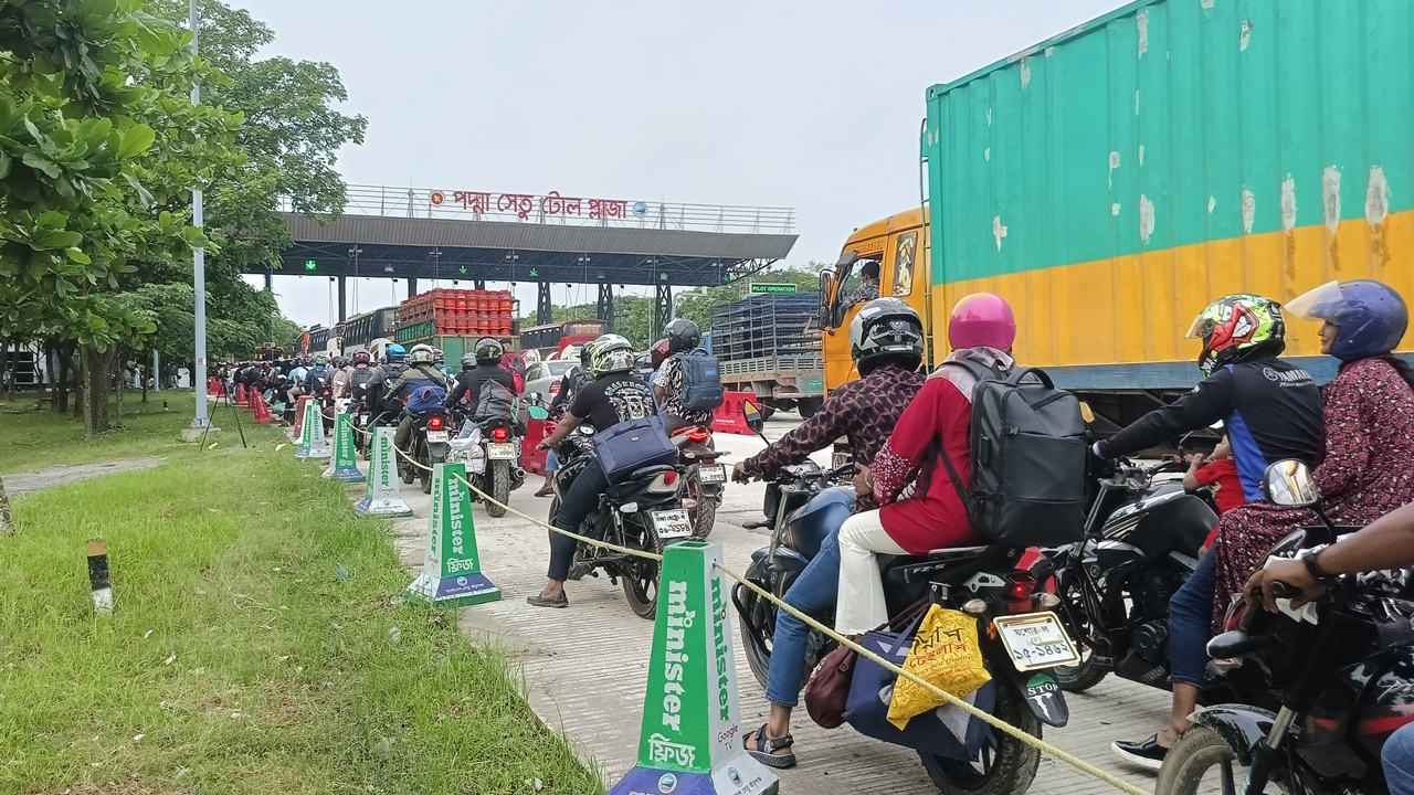 ঢাকা-মাওয়া এক্সপ্রেসওয়েতে বেড়েছে গাড়ির চাপ