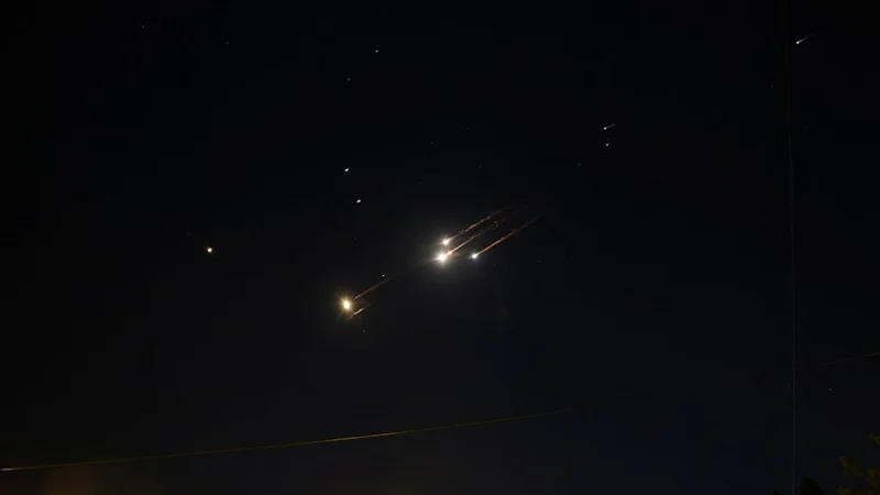 ইরানের হামলায় ইসরায়েলের যুদ্ধবিমান ভূপাতিত, পাইলট আটক