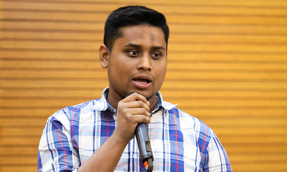 টাকার কাছে বিক্রি হওয়া যাবে না, যোগ্যপ্রার্থীকে ভোট দিতে হবে: হাসনাত