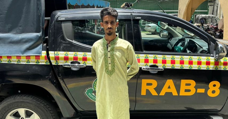 পুলিশের হাত থেকে ছিনিয়ে নেওয়া ছাত্রদল নেতা গ্রেফতার