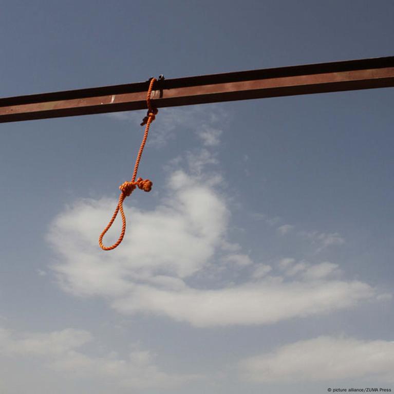 বাবাকে হত্যা করায় মায়ের মৃত্যুদণ্ড, ছেলেরা ক্ষমা করে বাঁচিয়ে দিলেন মাকে