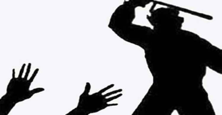 ছাত্রকে শাসন করায় প্রধান শিক্ষককে পেটালেন বাবা