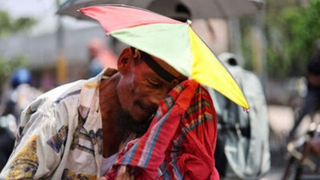 গরমে হাঁসফাঁস ঢাকা, তাপমাত্রা ছুঁয়েছে ৩৫ ডিগ্রি সেলসিয়াসে