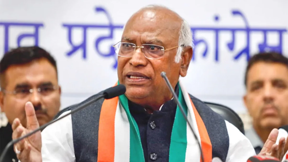 ‘মোদি সরকার জাতিকে বিভ্রান্ত করেছে’, শীর্ষ জেনারেলের বক্তব্য ঘিরে উত্তপ্ত নয়াদিল্লির রাজনীতি