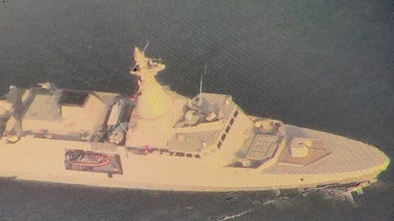 ব্রিটিশ গুপ্তচর জাহাজকে আটকে দিল ইরান