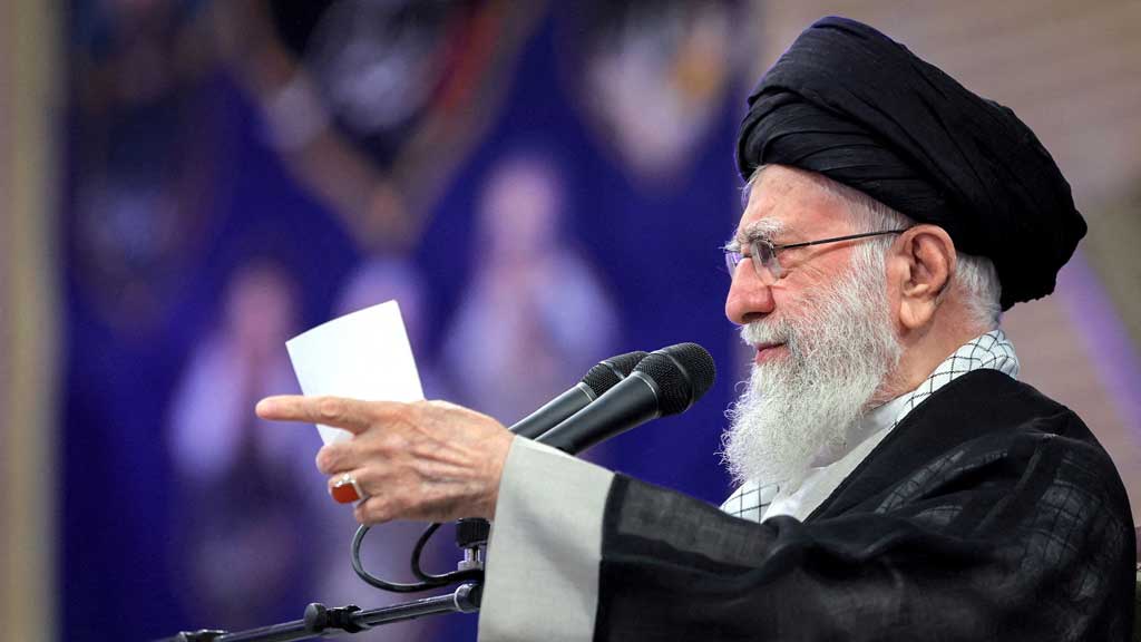 ‘তিক্ত ও বেদনাদায়ক পরিণতির’ জন্য প্রস্তুত হও, ইসরায়েলকে খামেনি