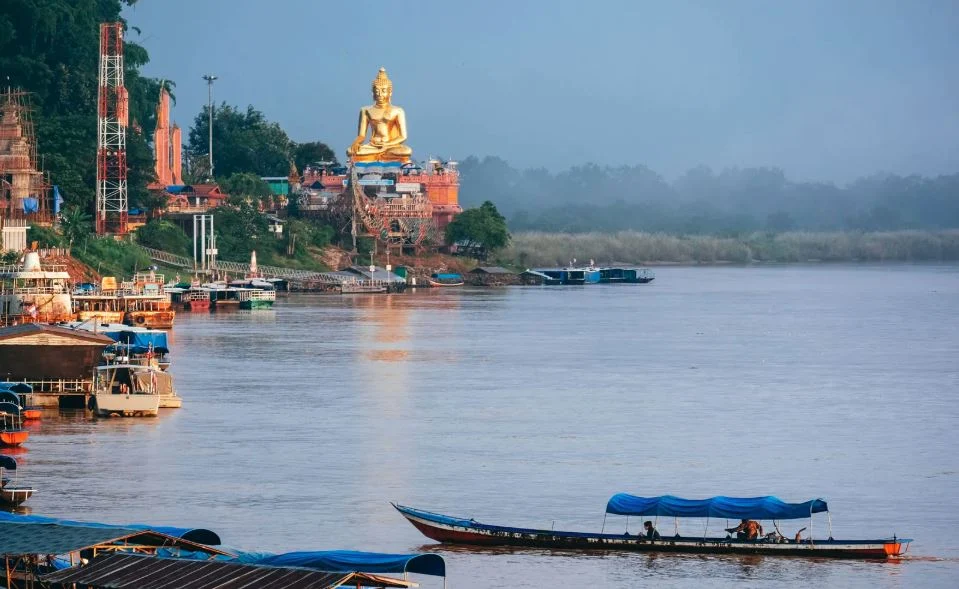 লাওস সীমান্তে সংঘর্ষ, থাইল্যান্ডে পর্যটন স্পট বন্ধ