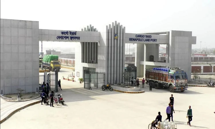 বেনাপোলে আমদানি-রফতানি বাণিজ্য স্বাভাবিক হওয়ার পথে