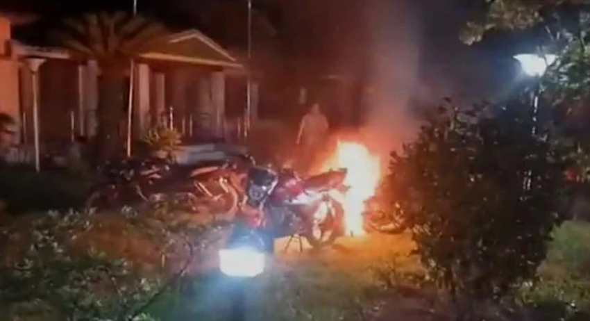 জাতীয় পার্টির চেয়ারম্যান জি এম কাদেরের বাড়িতে হামলা