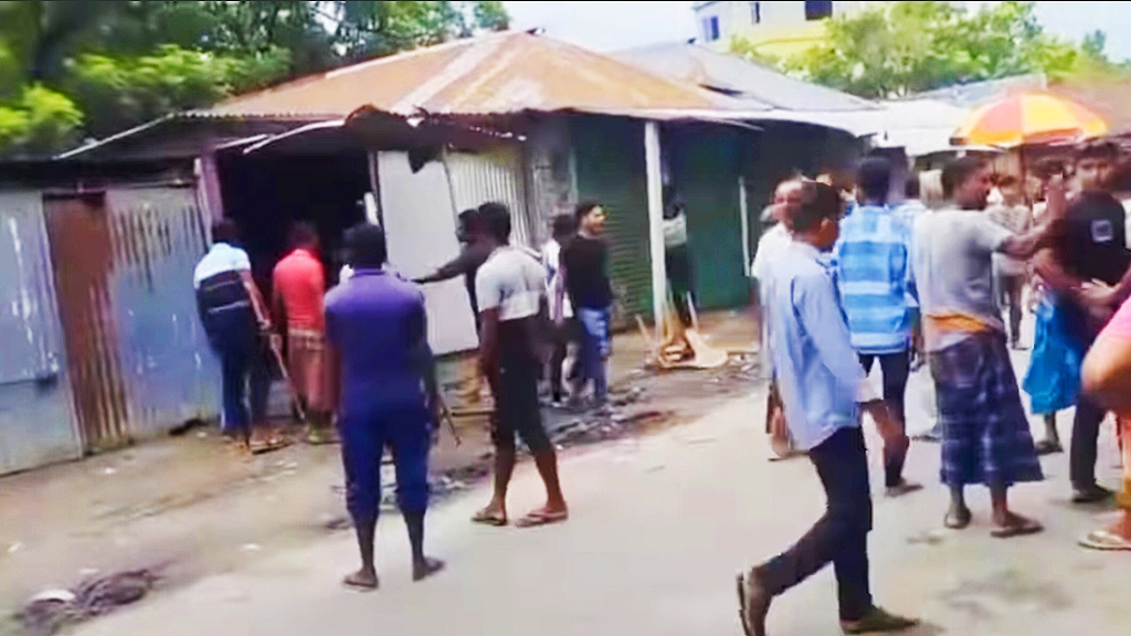 বিএনপির মধ্যে ভাঙচুর-সংঘর্ষ লেগেই আছে, আজও মাগুরায় দুই পক্ষের সংঘর্ষ