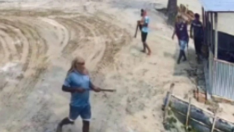 ঈশ্বরদীতে প্রকাশ্যে গুলি-অস্ত্রের মহড়া, নিরাপত্তা দাবিতে মানববন্ধন