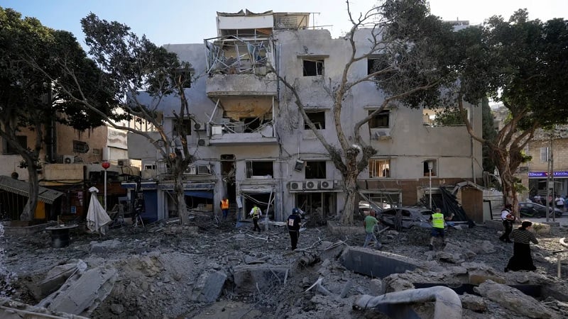 ইসরায়েলে ফের ক্ষেপণাস্ত্র হামলা শুরু করেছে ইরান