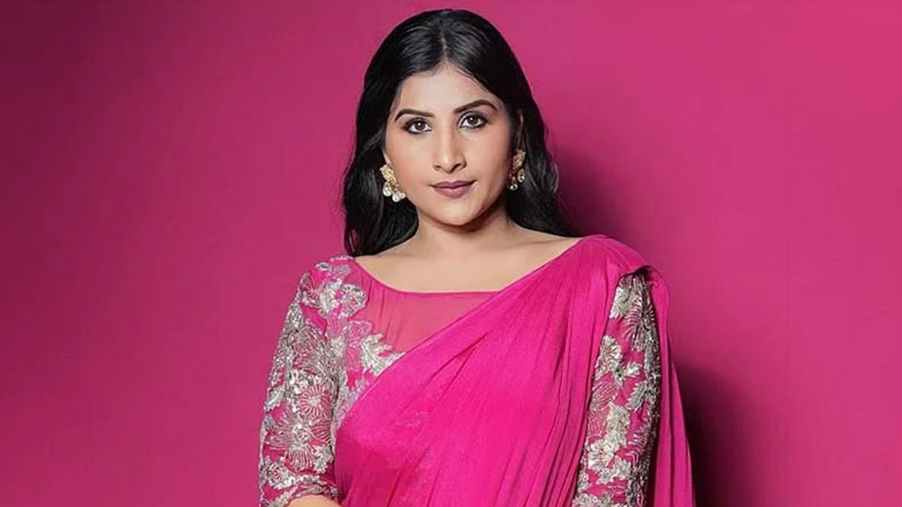 মদ নিয়ে পার্টি, জনপ্রিয় গায়িকার বিরুদ্ধে মামলা