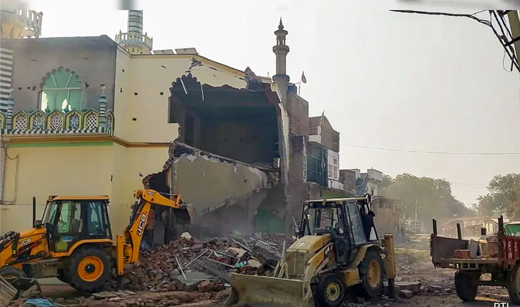 ভারতের উত্তর প্রদেশে প্রশাসনের অভিযান: ৩০০ মসজিদ-মাদরাসা ভেঙে ফেলা হলো