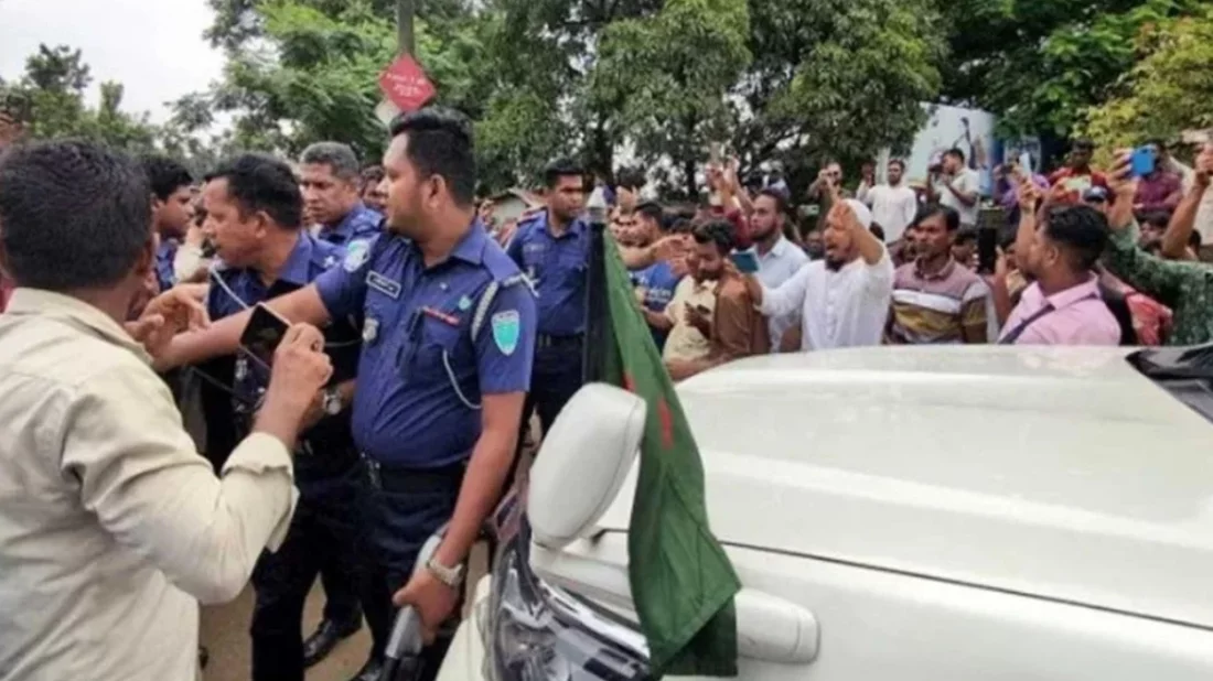 দুই উপদেষ্টার গাড়ি আটকে বিক্ষোভ, যুবদল-ছাত্রদলের নেতাসহ মামলায় আসামি ১৫৯