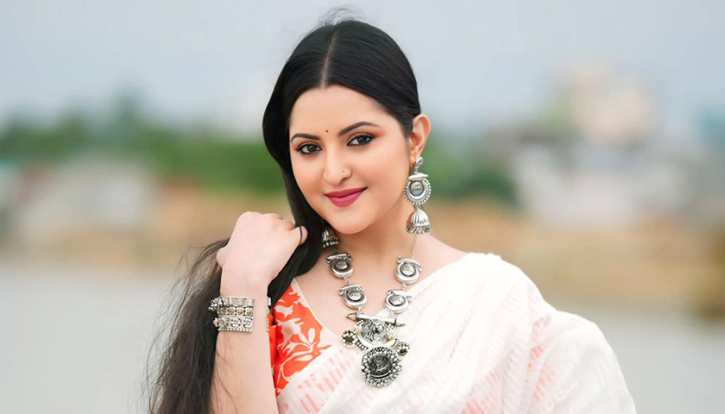 কোনো কালেই কথা বলতে পারবা না মনু: পরীমণি