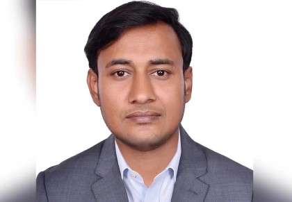 ছাত্রলীগ নেতাকে গাছে বেঁধে পিটুনিঃ কুপিয়ে জখম