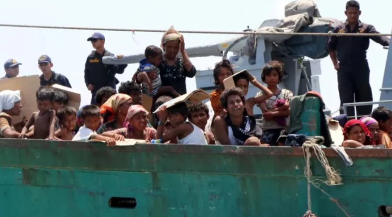 মিয়ানমারে নৌকাডুবি, ৪০০ রোহিঙ্গার মৃত্যুর আশঙ্কা