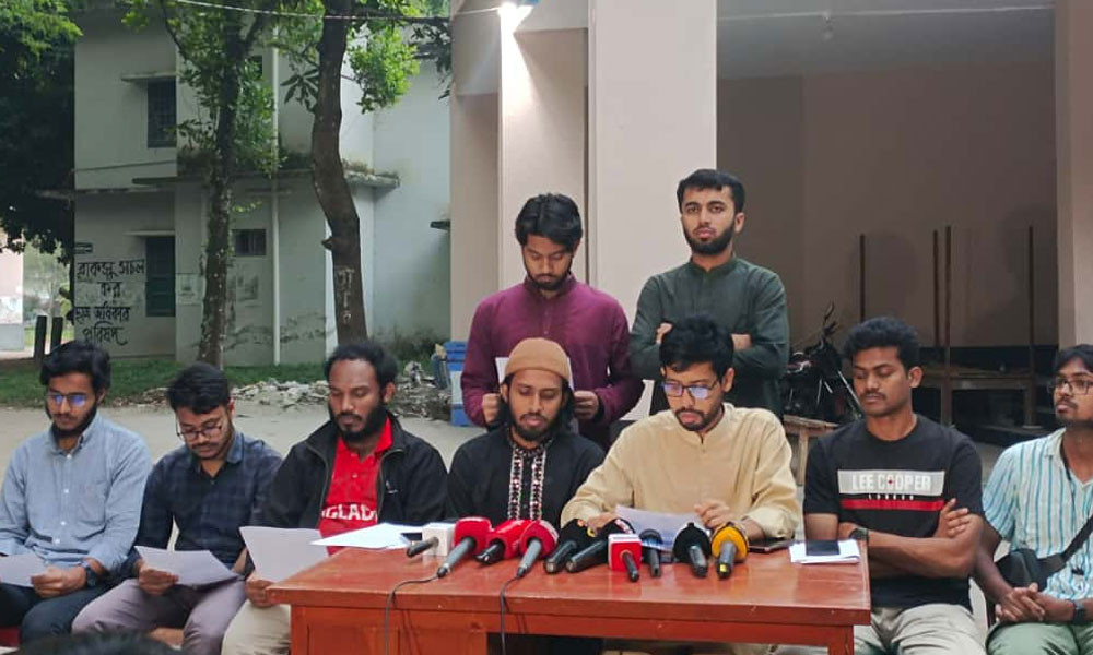 রেজিস্ট্রারকে অপসারণে ২৪ ঘণ্টার আলটিমেটাম রাকসুর