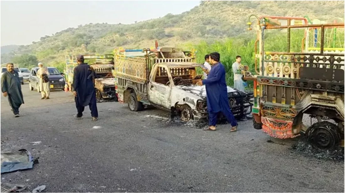 পাকিস্তানে মিলিশিয়া নেতাসহ ছয়জনকে গুলি করে হত্যার পর মরদেহে আগুন