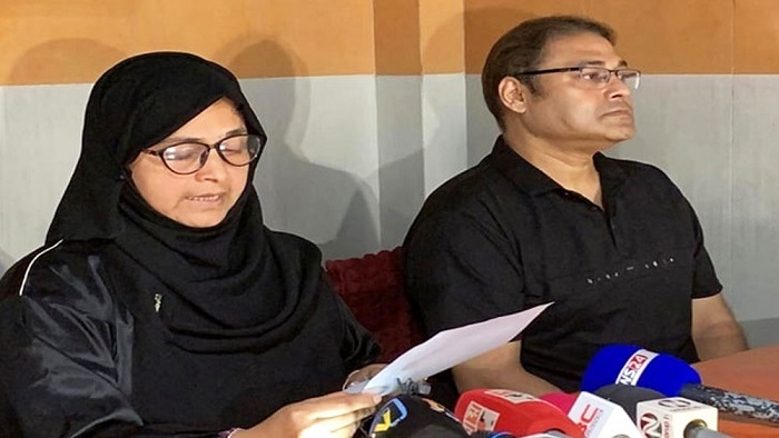 মব সৃষ্টি করে চালানো হয় লুটপাট, তল্লাশির নাটক