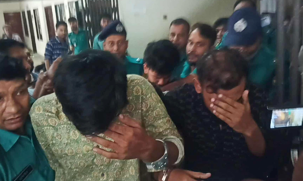 চাঁদাবাজ স্লোগান শুনে মুখ লুকালেন বৈষম্যবিরোধী ছাত্রনেতারা