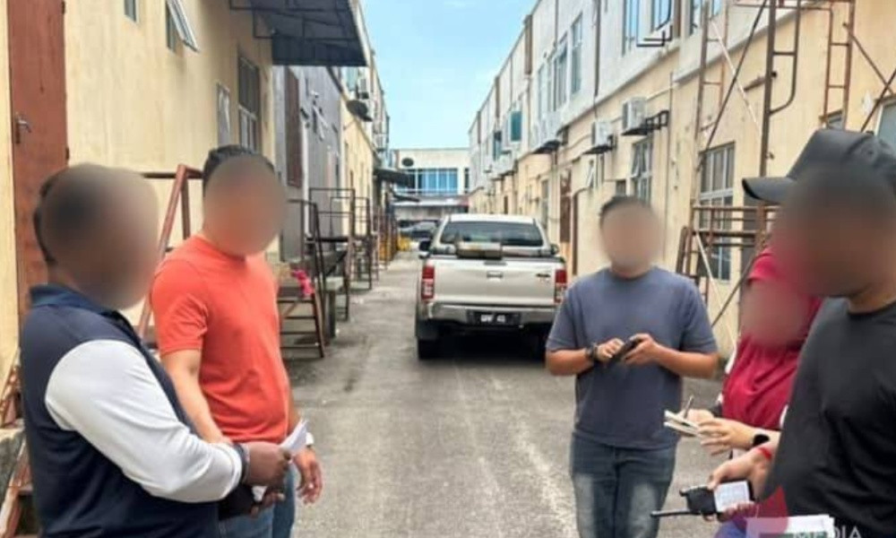 মালয়েশিয়ায় অভিযান: ৯ বাংলাদেশিসহ ৩২ অবৈধ অভিবাসী আটক