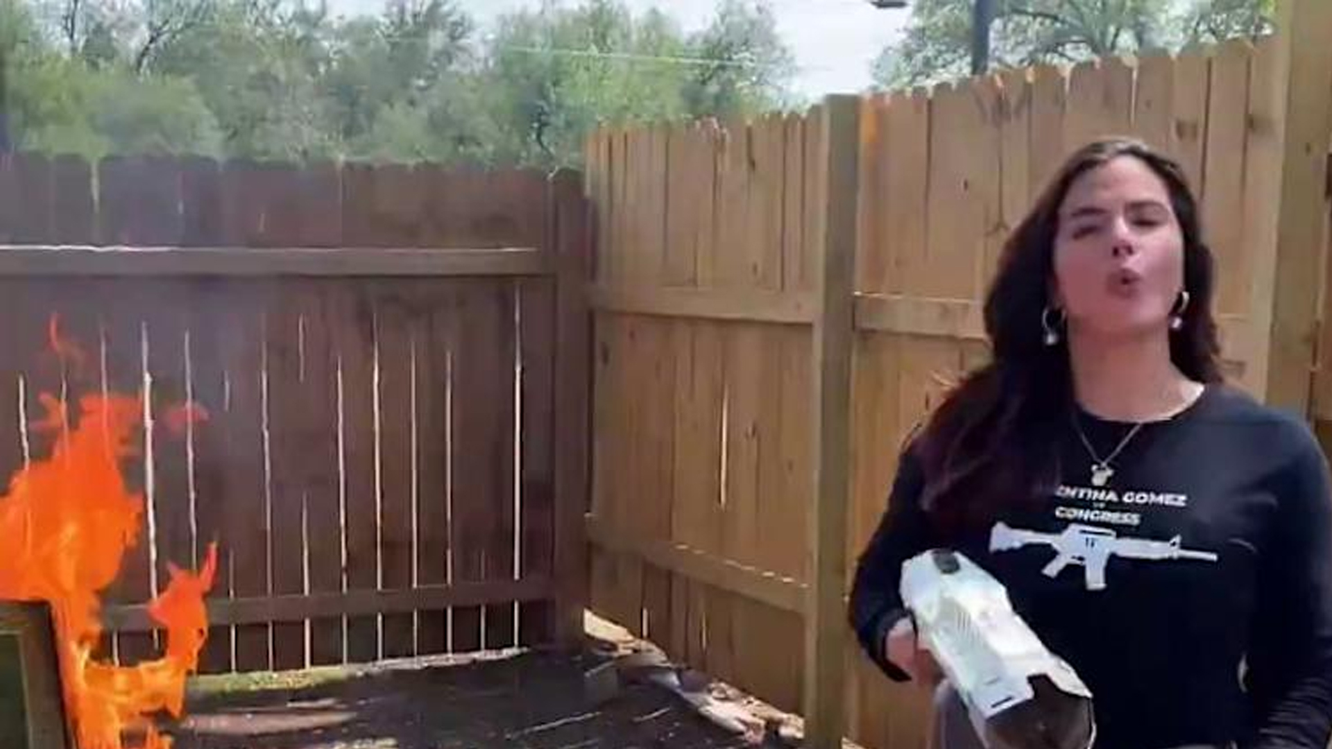 কোরআনে আগুন দিয়ে তীব্র সমালোচনার মুখে মার্কিন রাজনীতিক