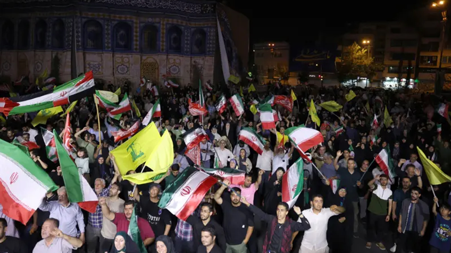 ইসরায়েলের হামলার পর ইরানের নাগরিকদের মধ্যে বেড়েছে ঐক্য