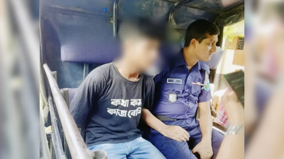 রাজশাহীতে কিশোরের ব্যাগে মিললো বিদেশি অস্ত্র-গুলি